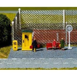  Noch 33610 Telephone Box   3 Figures and Various 