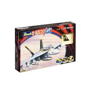  06626 1/100 Snap F 18 Hornet: Toys & Games