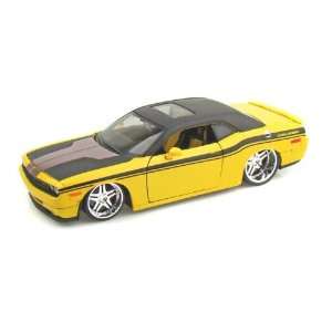  2008 Dodge Challenger SRT8 1/24 Yellow/Black: Toys & Games