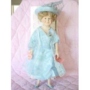  Show Stoppers Queen Mother Porcelain Doll Toys & Games