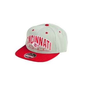 MLB Mens Cincinnati Reds Arched Snapback Cap (Grey/Red 