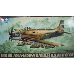  A 1J Skyraider Vietnam US Air Force 1 48 Tamiya Toys 