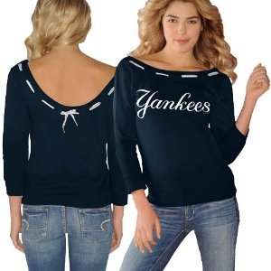   New York Yankees Womens Sunny Sweatshirt   Navy Blue (Large) Sports