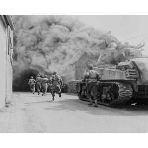  11 Photograph Us Army Soldiers & Tanks in a German Street Battle 1945