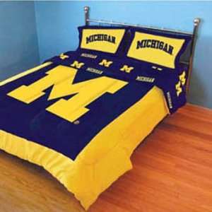  University of Michigan Comforter Set   QUEEN Size