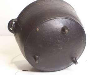 Vintage / Antique Wagner Black Cast Iron Footed Cauldron Kettle Pot 