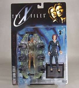    Fight The Future Ultra Action Figure McFarlane Agent Dana Scully