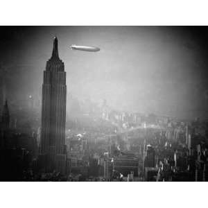  The Zeppelin Hindenburg Floats Past the Empire State 